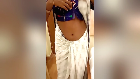 Amateur solo female Indian village tamil housewife