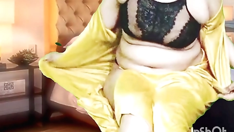 Sexy amateur indian muslim mom gets off on solo masturbation