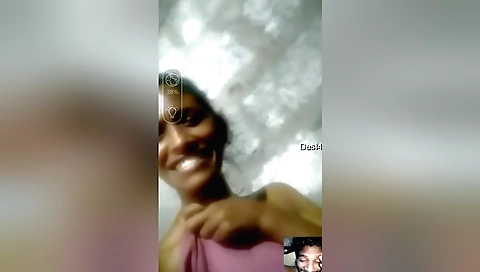 Today Exclusive- Desi Village Gf Showing Her Boobs