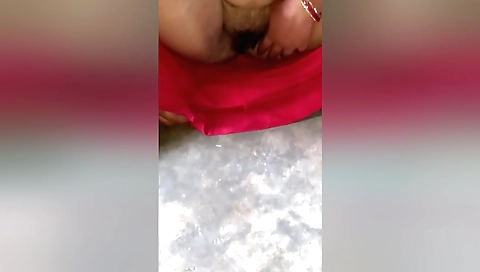 Indian hairy pussy getting penetrated by a guy in solo video
