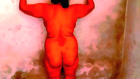 Sexy brunette with a big ass warms her cunt to remove water