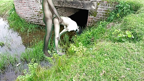 Indian amateur girl fucked in the outdoor in the shower