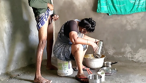 Horny brunette mom gives his cumshot after handjob