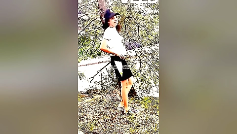 Solo girl has a beautiful body in the outdoor amateur video