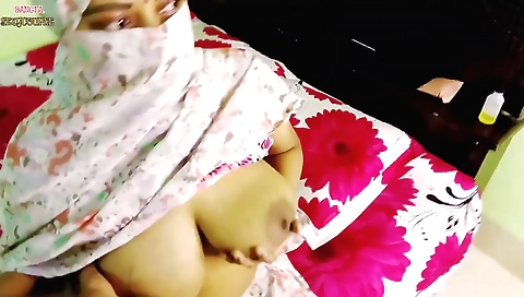 Indian amateur babe rides a dildo and bangs with passion