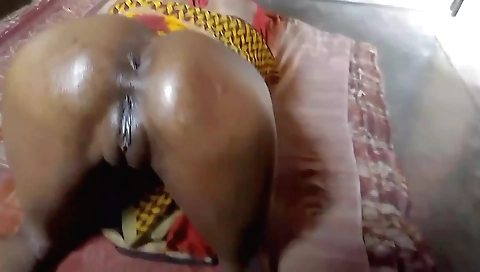 Indian woman fucked during oil massage in big ass video