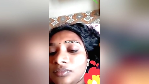 Exclusive- Sexy Tamil Girl Showing Her Boobs On Video Call