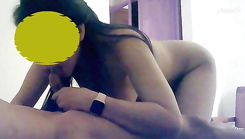 Amateur wife gets fucked by a dude in the webcam vid