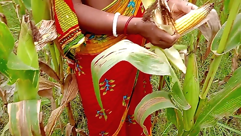 Indian young lady with a pair of sexy feet is showing us