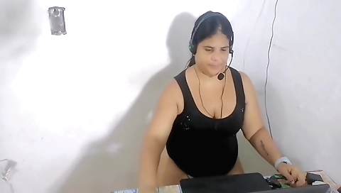 My stepmother masturbates and makes a rich and delicious squirt