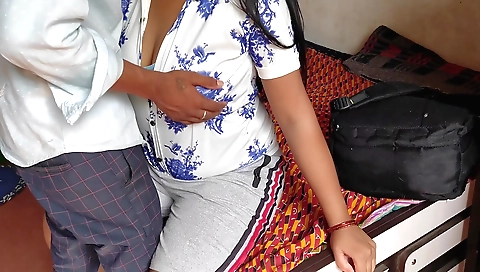 Indian girl fucked in a delivery car in a big plastic bag