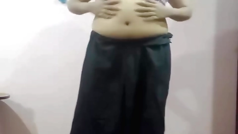 Busty brunette amateur beauty masturbates on web camera