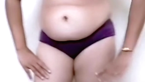 Indian webcam solo sex video showing her sexy body