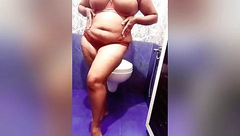 Indian Big Boobs Stepsister Arya In Bathroom - Huge Boobs