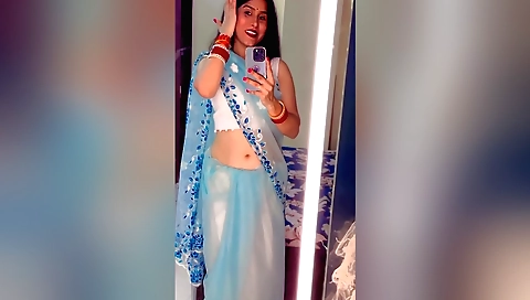 Indian Hot Bhabhi Ne Chut Me Fingering Krke Pani Nikala