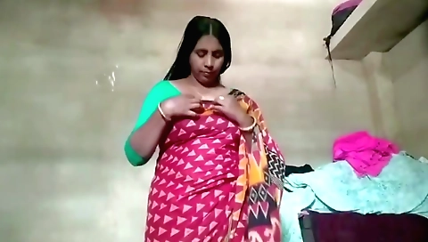 Sexy brunette amateur video showing her in a hot village