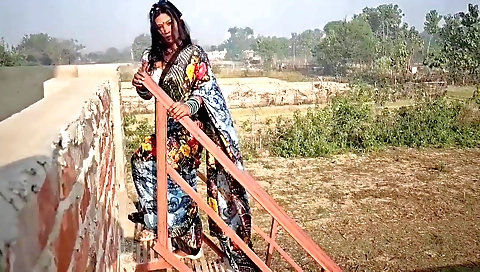 Indian amateur sex worker naked in a house outside