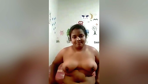 Today Exclusive- Cute Girl Shows Her Boobs And Pussy