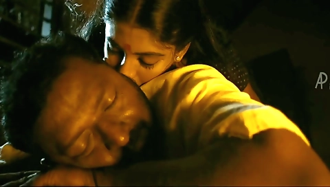 Indian teen and her bike riding lover in the hot video