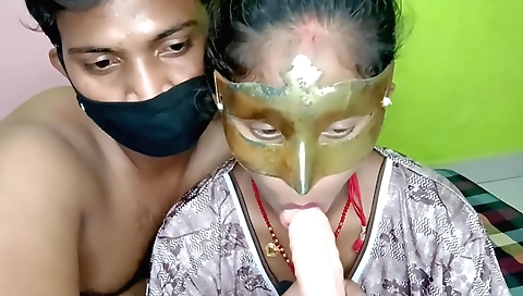 Hot indian girl showing how to fuck in webcam porn