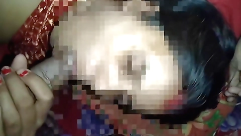 Indian housewife takes a hot facial from her boyfriend