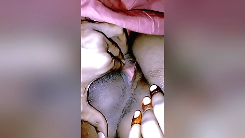 Bhabhi seduces a guy with her sexy face and her big pussy