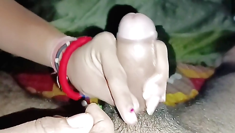 Bhabi is giving a blowjob and giving a nice handjob