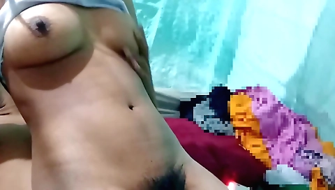 Hairy amateur babe showing her nice pussy in a homemade vid