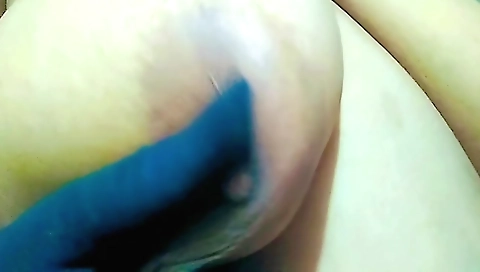 Busty amateur babe shows her curves in a sexy sex room