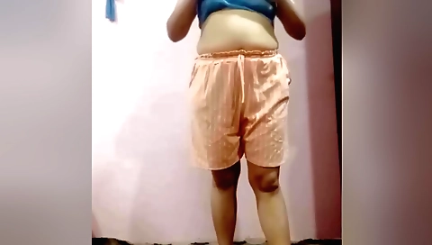 Indian chick is showing off her ass in a solo video