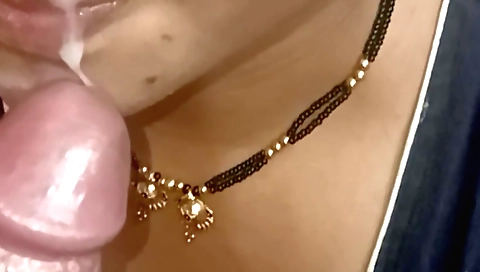 Sexy babe with nice face in amateur video makes her mouth hot