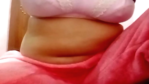 Hot chubby woman on the webcam with her ass riding