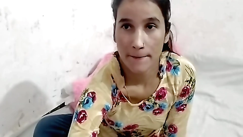 Indian amateur 21+ girl with a hot body plays with her hair