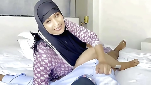 Hijabi Girl Fatima First Time Sex In Hotel With Boyfriend