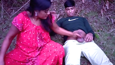 Indian beauty in a tattered blouse is getting fucked outdoors