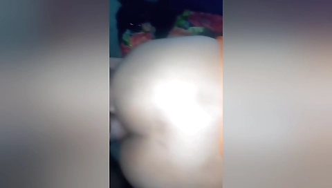 Bhabhi fucked by a guy on her back in amateur scene