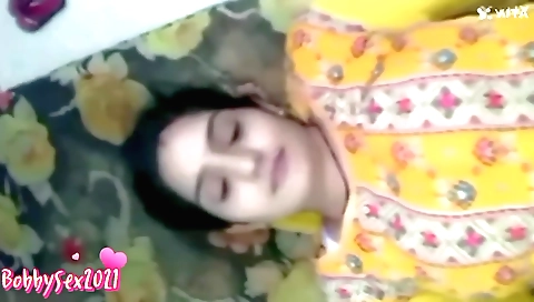 Indian amateur video showing a hairy brunette girl