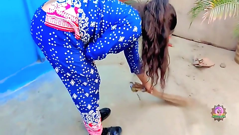 Indian girl shows off her nice ass with hairy pussy