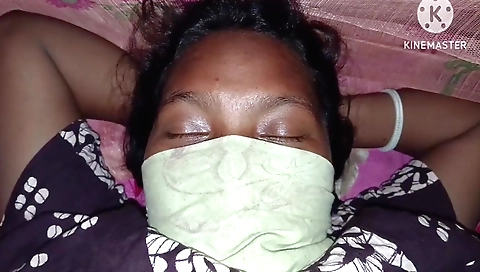 Indian amateur porn video showing hot brunette girl