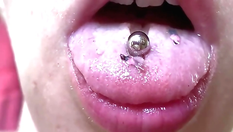 Indian girl fucks her hairy pussy with her fingers