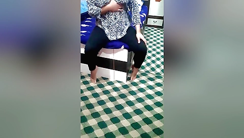 Asian girl masturbating on the couch in amateur video