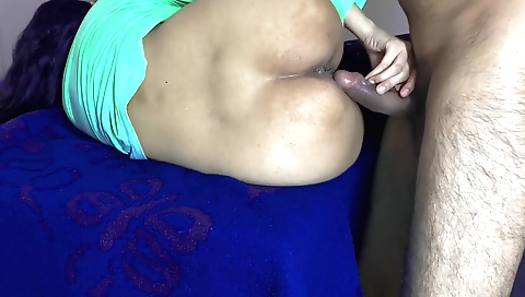 Amateur brunette fucked and got her pussy squirted