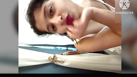 Bhabi has a beautiful body and enjoys to enjoy herself