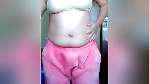 Solo girl sex amateur video filmed with the camera