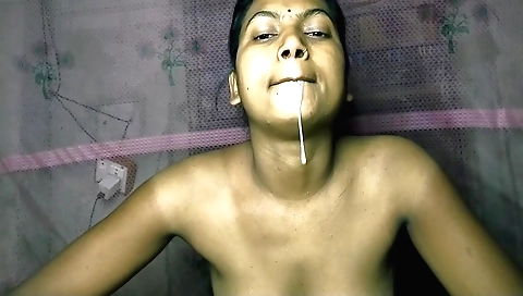 Indian bhabhi gets her pussy fucked with a cumshot