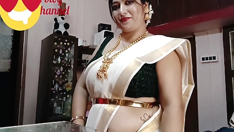 Stepsister enjoys a solo sex in the bed in the bed