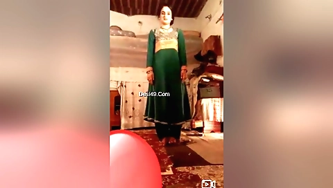 Beautiful teen 18+ shows her nice body and nice cunt