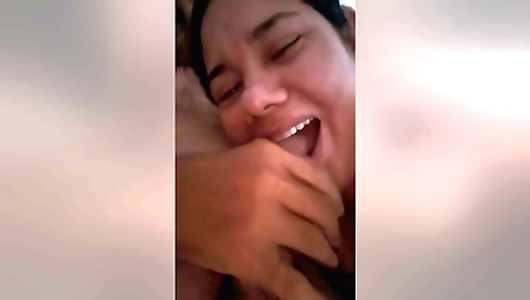 Indian girl with small tits deepthroat with her boyfriend