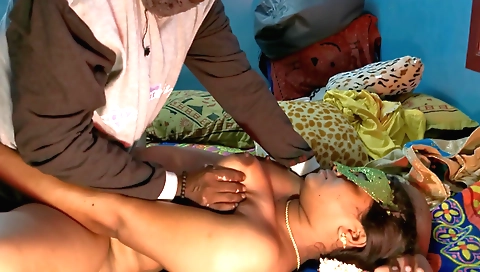 Hot brunette fucks her husband in amateur hd video