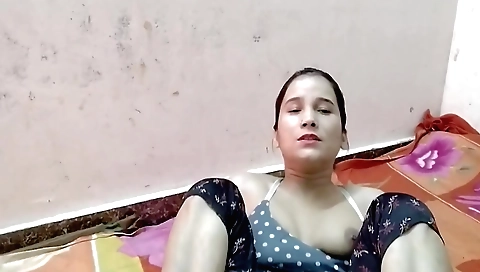 Indian amateur with small face enjoys her day solo
